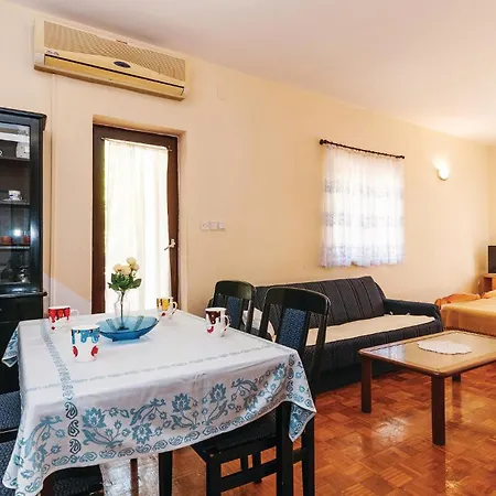 Beautiful Apartment In Posedarje With Wifi アパート *