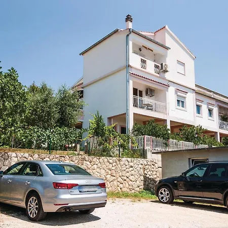 アパート Beautiful Apartment In Posedarje With Wifi *