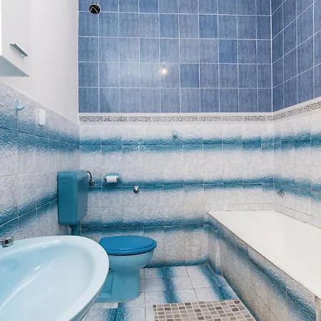 Beautiful Apartment In Posedarje With Wifi アパート ポセダリェ