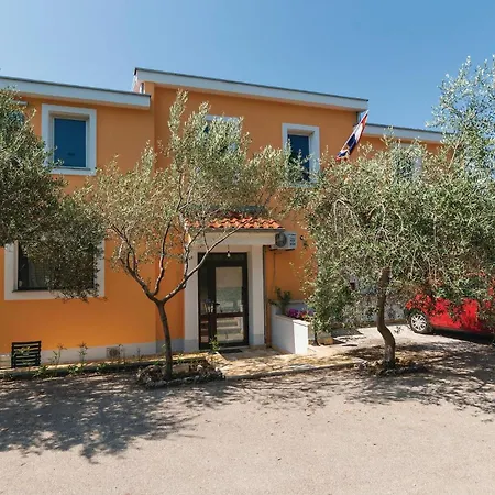 Beautiful Apartment In Posedarje With Wifi *