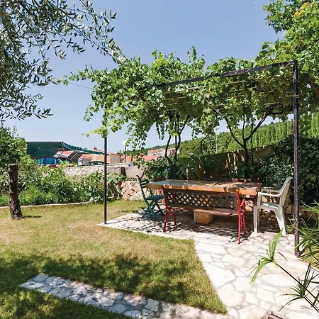 アパート Beautiful Apartment In Posedarje With Wifi ポセダリェ